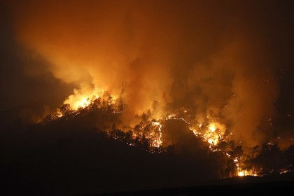 Нови пожари бушуват в Калифорния